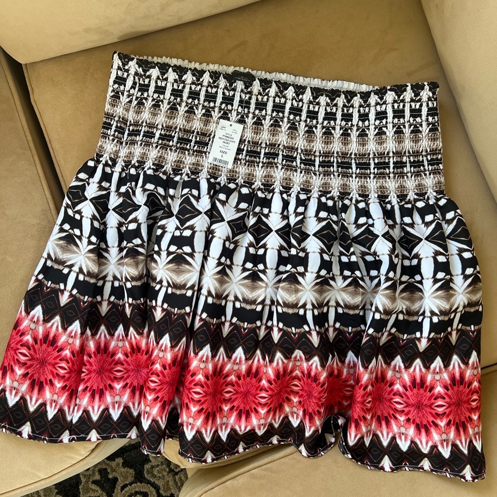 WHBM printed soft skirt. NWT